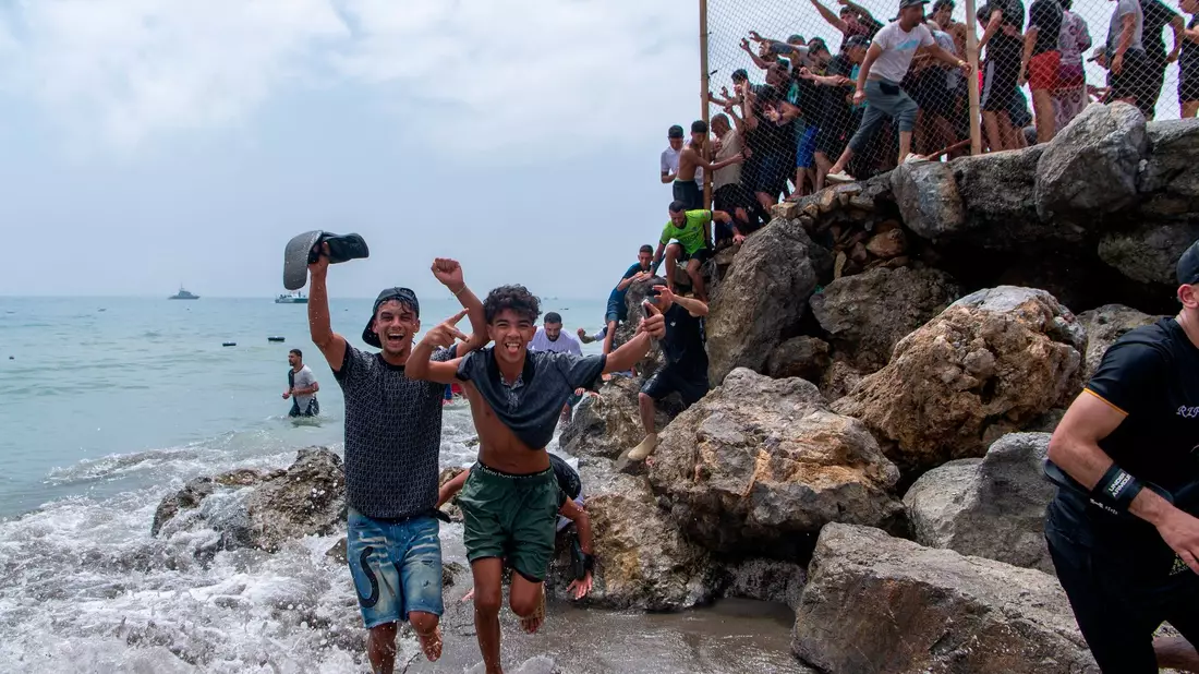 Mindestens 57 Menschen ertranken beim Versuch, die Exklave schwimmend zu erreichen. - Bild: Antonio Sempere/AP/dpa
