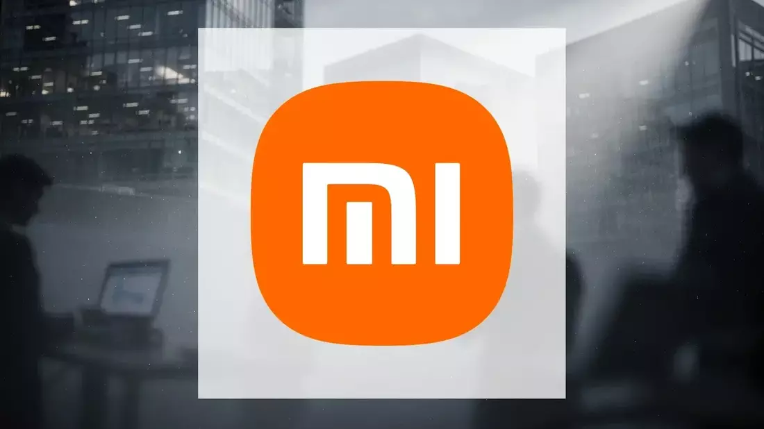 Xiaomi Stock Pullback: Smartphone Margin Pressures and EV Expansion Risks