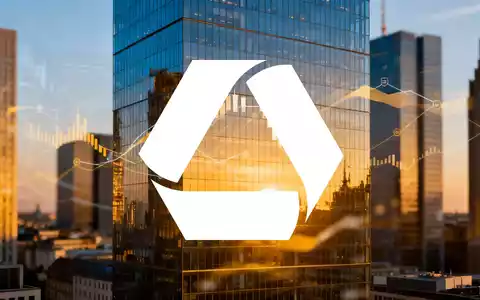 Moderne Glasfassade eines Bankgebäudes bei Sonnenuntergang als Symbol für Finanzmarkt-Dialoge und Unternehmensfusionen. - Foto: über boerse-global.de