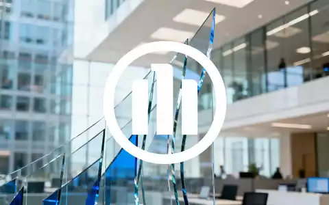 Modernes Versicherungsgebäude als Symbol für strategische Unternehmensübernahme und Wachstum. - Foto: über boerse-global.de