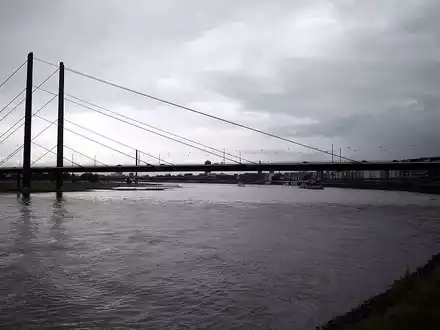 Rheinkniebrücke am Rhein bei Düsseldorf - Foto: via dts Nachrichtenagentur