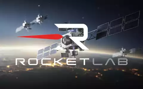Moderne Satellitenkonstellation im Erdorbit vor dem Hintergrund der Erdkrümmung. - Foto: über boerse-global.de