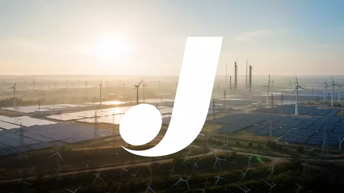 JinkoSolar Stock at 52-Week Low: TOPCon Costs, China Slump, Saudi Pivot