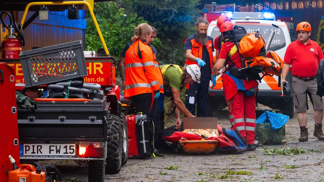 Das Unwetter in Sachsen endete für einen Menschen mit dem Tod.  - Bild: Jonas Schubert/xcitepress/dpa