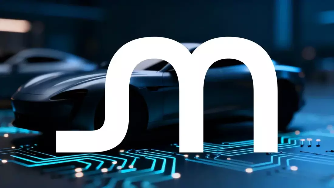 Micron Stock: Short-Term Slide vs. Long-Term Uptrend Amid CXMT Threat