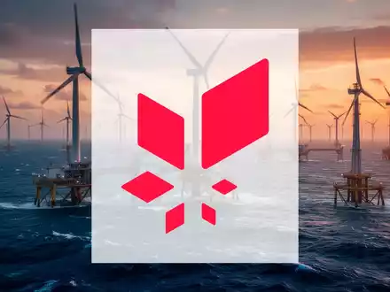 Moderne Offshore-Windkraftanlage in einem weiten Ozean bei Sonnenaufgang, symbolisch für die Energiewende. - Foto: über boerse-global.de