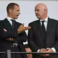 Die UEFA um Präsident Aleksander Ceferin (links) greift FIFA-Präsident Gianni Infantino heftig an. (Archivbild) - Foto: Robert Michael/dpa