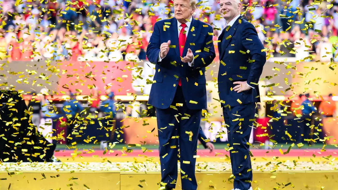 Während der WM hatten Donald Trump (l) und Gianni Infantino richtig viel Spaß zusammen. (Archivbild) - Bild: Tom Weller/dpa