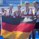 Der deutsche Doppel-Vierer jubelt über Gold.  - Bild: Antonio Calanni/AP/dpa