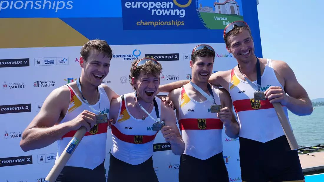 Im Männer-Vierer gab es Bronze für Deutschland.  - Bild: Antonio Calanni/AP/dpa