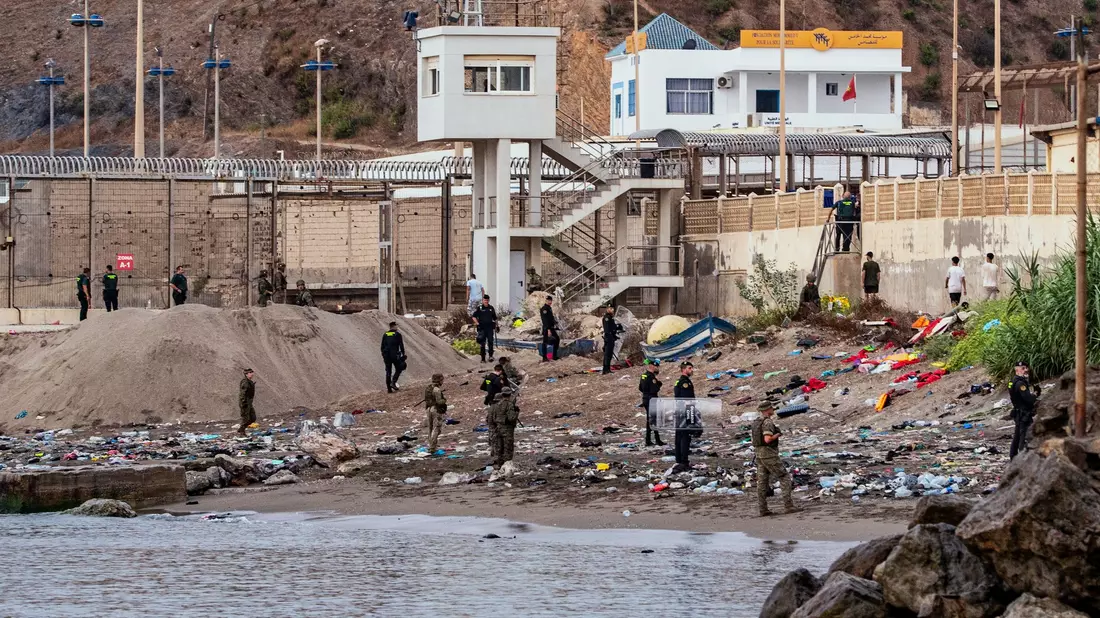 Der Ansturm Zehntausender Menschen aus Marokko hat in Ceuta Spuren hinterlassen.  - Bild: Antonio Sempere/AP/dpa