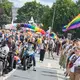 Im Demonstrationszug zum Christopher Street Day in Hamburg fahren nicht nur 60 Lastwagen, sondern auch mehrere Biker. - Bild: Georg Wendt/dpa