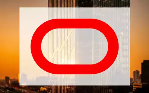 Moderne Glasfassade eines Bürogebäudes im goldenen Licht als Symbol für wirtschaftliches Wachstum und Marktdynamik. - Foto: über boerse-global.de