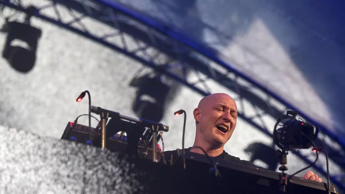 Auch der Berliner Paul Kalkbrenner kam zum Nature One. - Bild: Thomas Frey/dpa