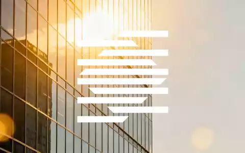 Abstrakte Darstellung eines modernen Bürogebäudes bei Sonnenaufgang als Symbol für wirtschaftliches Wachstum und Stabilität. - Foto: über boerse-global.de