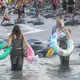 Unter den Ankömmlingen waren viele Frauen, Jugendliche und Kinder. - Bild: Marcos Moreno/EUROPA PRESS/dpa