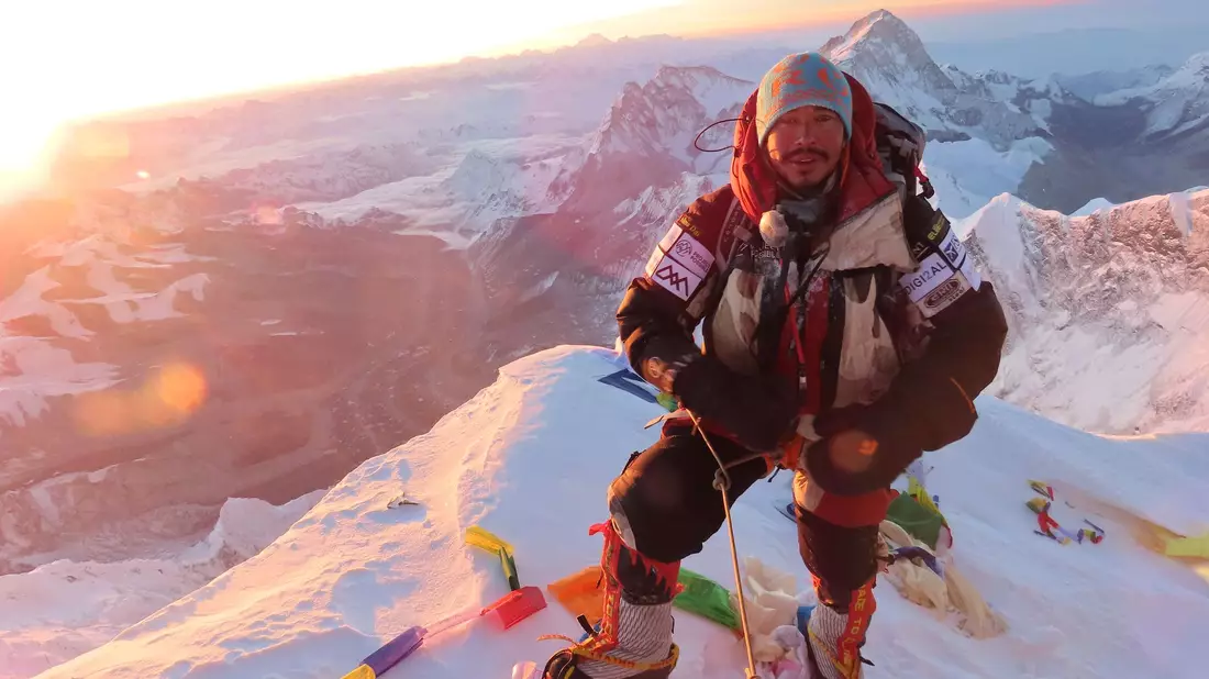 Purja auf dem Gipfel des Everest. (Archivbild) - Bild: Nirmal Purja/PA Wire/dpa