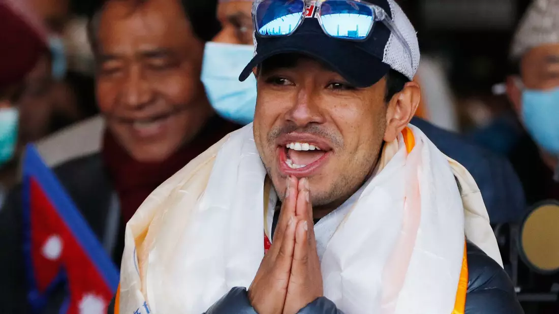 Purja war in der Bergsteigerszene ein Star.  - Bild: Niranjan Shrestha/AP/dpa