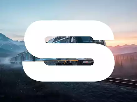 Moderne Hybrid-Lokomotive in einer weiten kanadischen Landschaft bei Sonnenaufgang. - Foto: über boerse-global.de