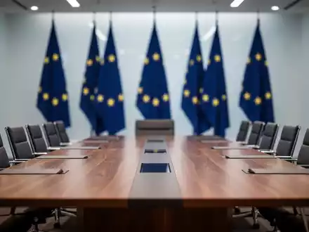 Ein moderner Konferenzraum mit EU-Flaggen im Hintergrund als Symbol für diplomatische Verhandlungen zur Migrationspolitik. - Foto: über boerse-global.de