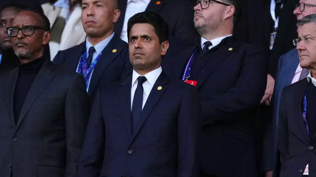 Nasser Al-Khelaifi (M) ist Vorsitzender der mächtigen Clubvereinigung European Football Clubs. (Archivbild) - Bild: Aurelien Morissard/AP/dpa