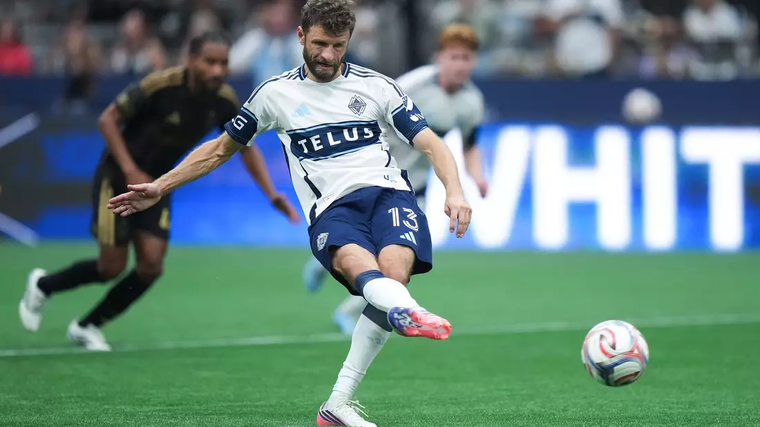 Thomas Müller trifft für Vancouver vom Punkt. - Bild: DARRYL DYCK/The Canadian Press/AP/dpa