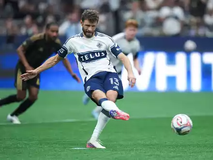 Thomas Müller trifft für Vancouver vom Punkt. - Foto: DARRYL DYCK/The Canadian Press/AP/dpa
