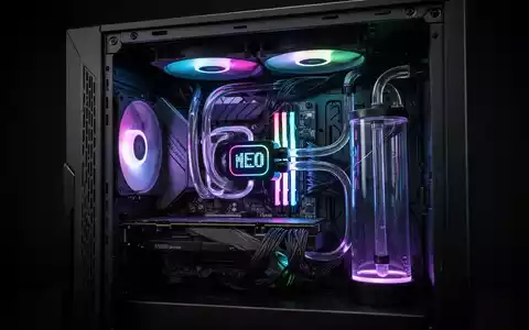 Innenraum eines leistungsstarken Gaming-PCs mit Flüssigkeitskühlung und sauberem Kabelmanagement. - Foto: über boerse-global.de
