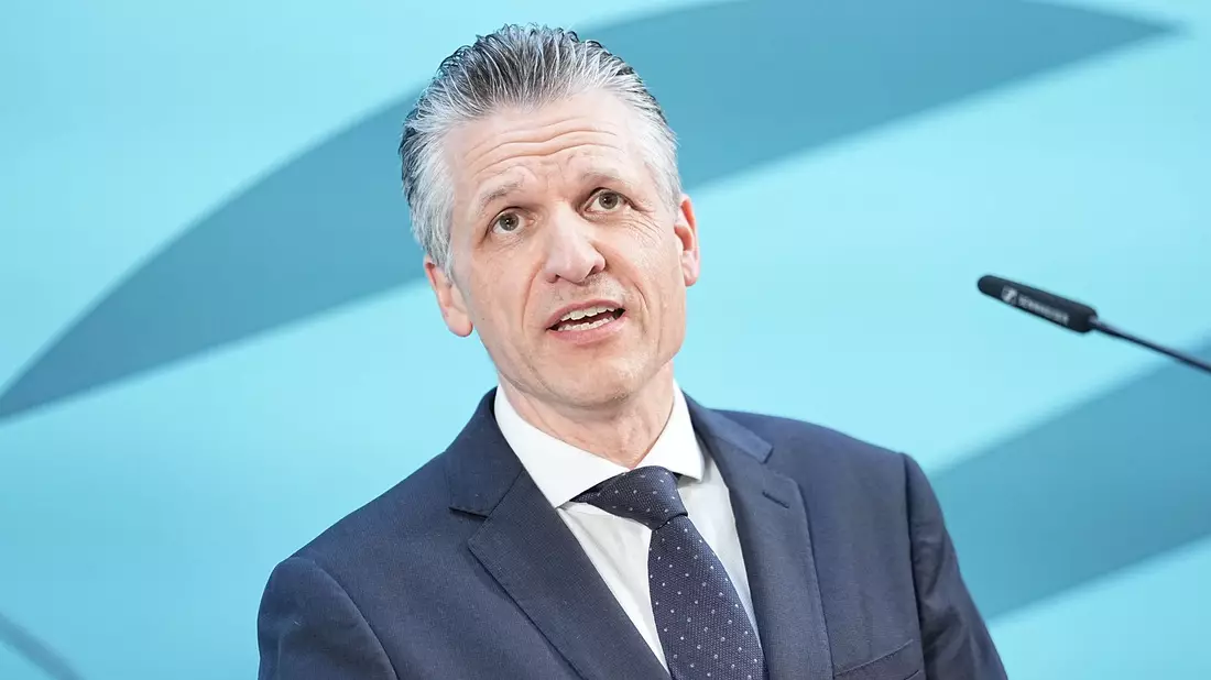 Unionsfraktionschef Frei: Vorschläge noch im August? - Bild: Michael Kappeler/dpa