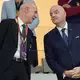 Bernd Neuendorf (l) findet Gianni Infantino gar nicht mehr gut. (Archivbild) - Bild: Martin Meissner/AP/dpa