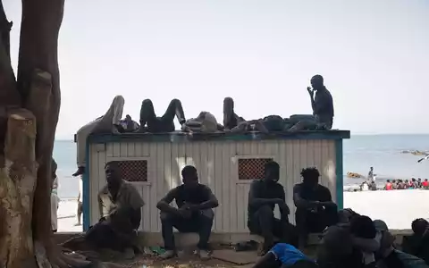 Etwa 50.000 Migranten schafften es in die spanische Exklave Ceuta, andere überlebten den Weg nicht.  - Foto: Jesús Torres/EUROPA PRESS/dpa