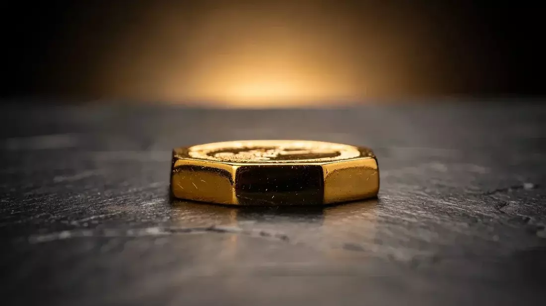 Gold at $4,000: Jobs Report to Decide Breakout or Breakdown