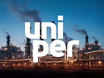Industrielle LNG-Anlage bei Dämmerung, die den Energiesektor und groß angelegte Infrastrukturprojekte symbolisiert. - Foto: über boerse-global.de