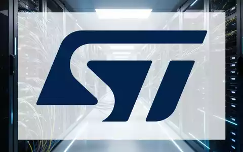 Abstraktes, modernes Rechenzentrum mit leuchtenden Glasfaserkabeln und Server-Infrastruktur als Symbol für digitales Wachstum - Foto: über boerse-global.de
