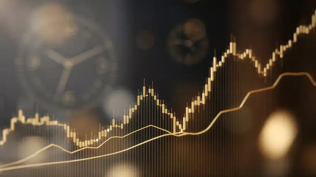 Gold Dips to $4,098 as Fed Hawks Push Hike, Central Banks Buy