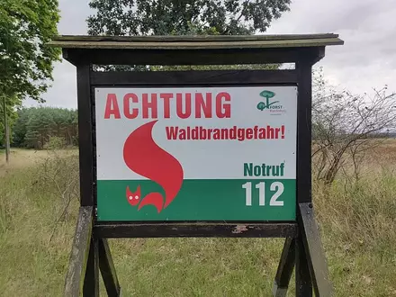Hinweis auf Waldbrandgefahr (Archiv) - Foto: via dts Nachrichtenagentur
