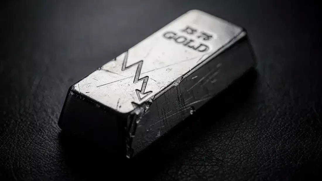 Silver Price Dips 2.5% to $57.77, Technical Support at $57.13 in Focus