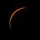 Der Mond befindet sich nahe der totalen Bedeckung der Sonne während einer totalen Sonnenfinsternis - gesehen 2024 von Eagle Pass, Texas. (Archivbild) - Bild: Eric Gay/AP