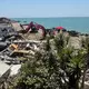 Abrissbagger statt Strandbesucher: In Ostia wird abgerissen.  - Bild: Christoph Sator/dpa