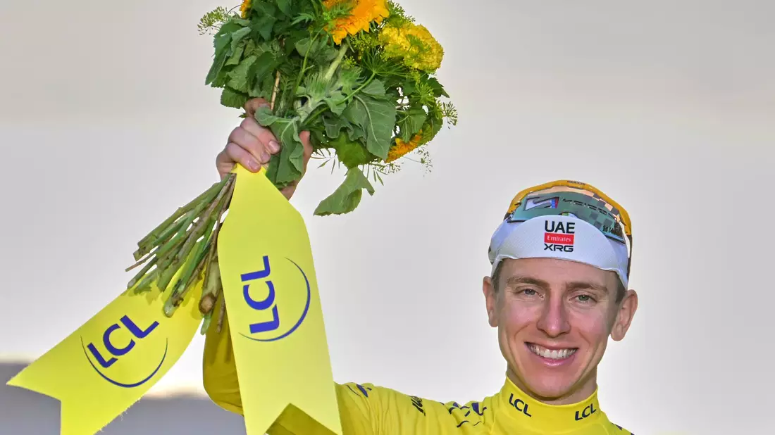 Tour-de-France-Sieger Tadej Pogacar nimmt die Vuelta in Angriff. (Archivbild) - Bild: Bernard Papon/Pool L’Equipe/AP/dpa