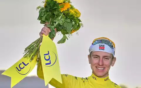Tour-de-France-Sieger Tadej Pogacar nimmt die Vuelta in Angriff. (Archivbild) - Foto: Bernard Papon/Pool L’Equipe/AP/dpa