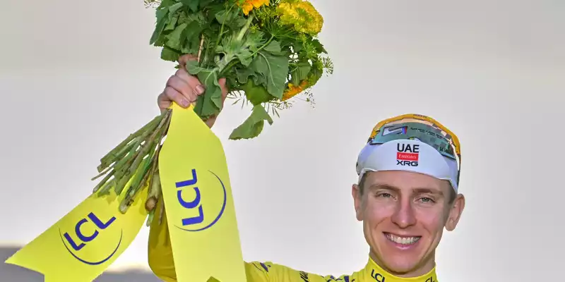 Tour-de-France-Sieger Tadej Pogacar nimmt die Vuelta in Angriff. (Archivbild) - Foto: Bernard Papon/Pool L’Equipe/AP/dpa