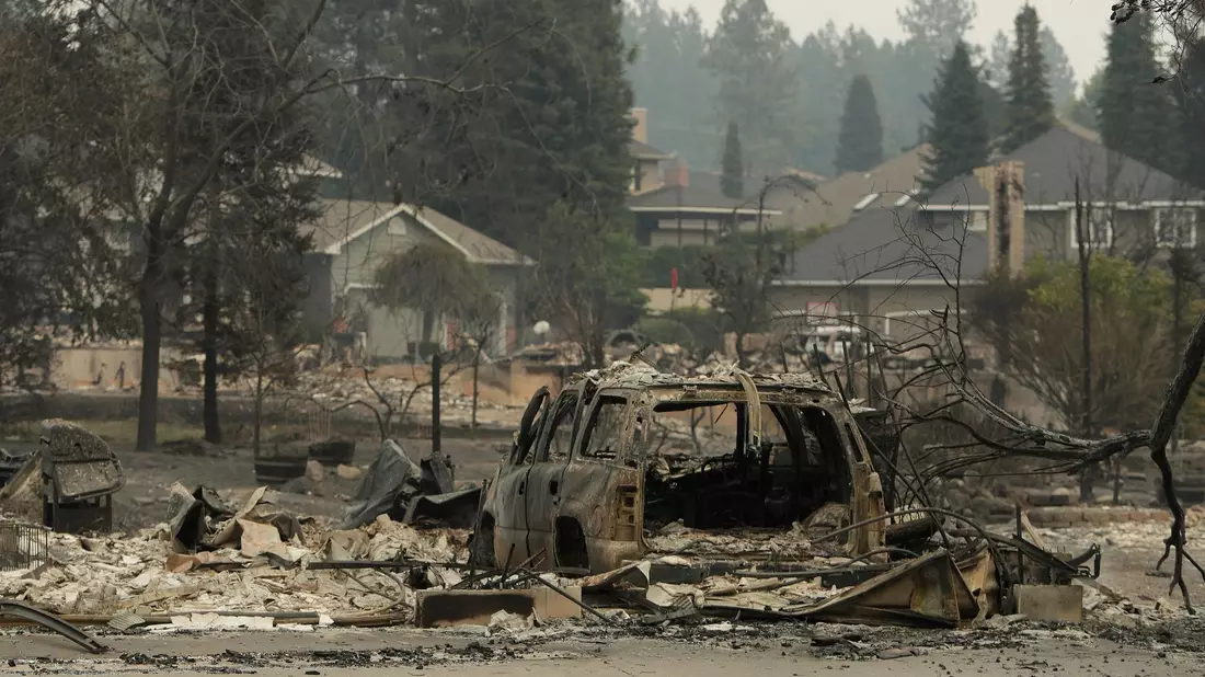 Im US-Bundesstaat Washington haben Waldbrände Hunderte Häuser zerstört. - Bild: Young Kwak/AP/dpa