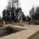 Die Feuerwehr kämpft gegen drei Brände rund um die Stadt Spokane. - Bild: Young Kwak/AP/dpa