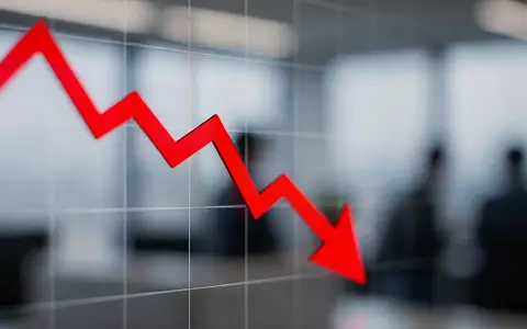 Roter Abwärtstrend auf einem digitalen Aktienmarkt-Monitor - Foto: über boerse-global.de