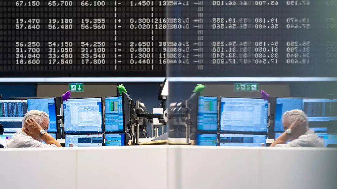 Der deutsche Börsen-Leitindex hat erstmals die Marke der 26.000 Punkte geknackt. (Archivbild) - Bild: Andreas Arnold/dpa