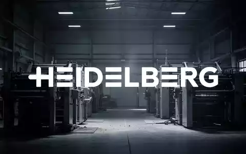 Abstrakte, stimmungsvolle Darstellung einer industriellen Druckerei in gedimmtem Licht, die wirtschaftliche Stagnation symbolisiert. - Foto: über boerse-global.de