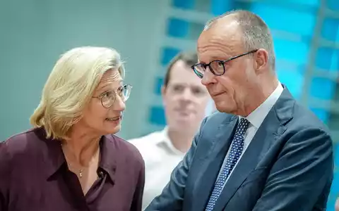 Auch Saar-Ministerpräsidentin Anke Rehlinger (SPD) ist gegen eine komplette Umsetzung der Rentenreform. (Archivfoto) - Foto: Kay Nietfeld/dpa