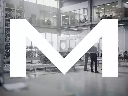 Abstraktes, professionelles Bild einer modernen Industriehalle mit Fokus auf Logistik und Unternehmensstrategie. - Foto: über boerse-global.de