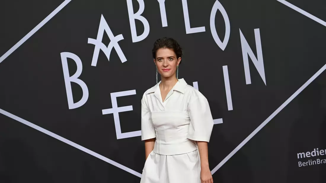 Hauptdarstellerin Liv Lisa Fries ist ab 10. September in der letzten Staffel von «Babylon Berlin» zu sehen. (Archivbild) - Bild: Jens Kalaene/dpa